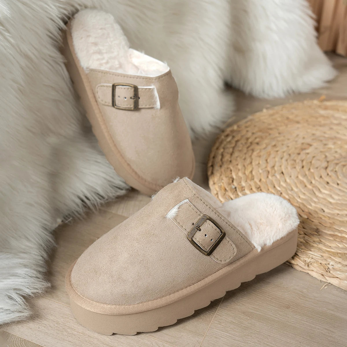 Women's winter plush lined slippers, warm, noise-reducing family slippers, easy to wear and comfortable indoor footwear