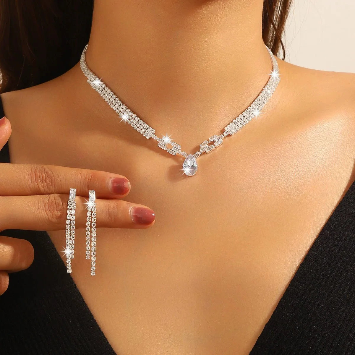 Ladies' Fashionable Silver-Plated And Diamond-Encrusted Metal Necklace, Earrings Set, Bride'S Wedding Attire And Accessories