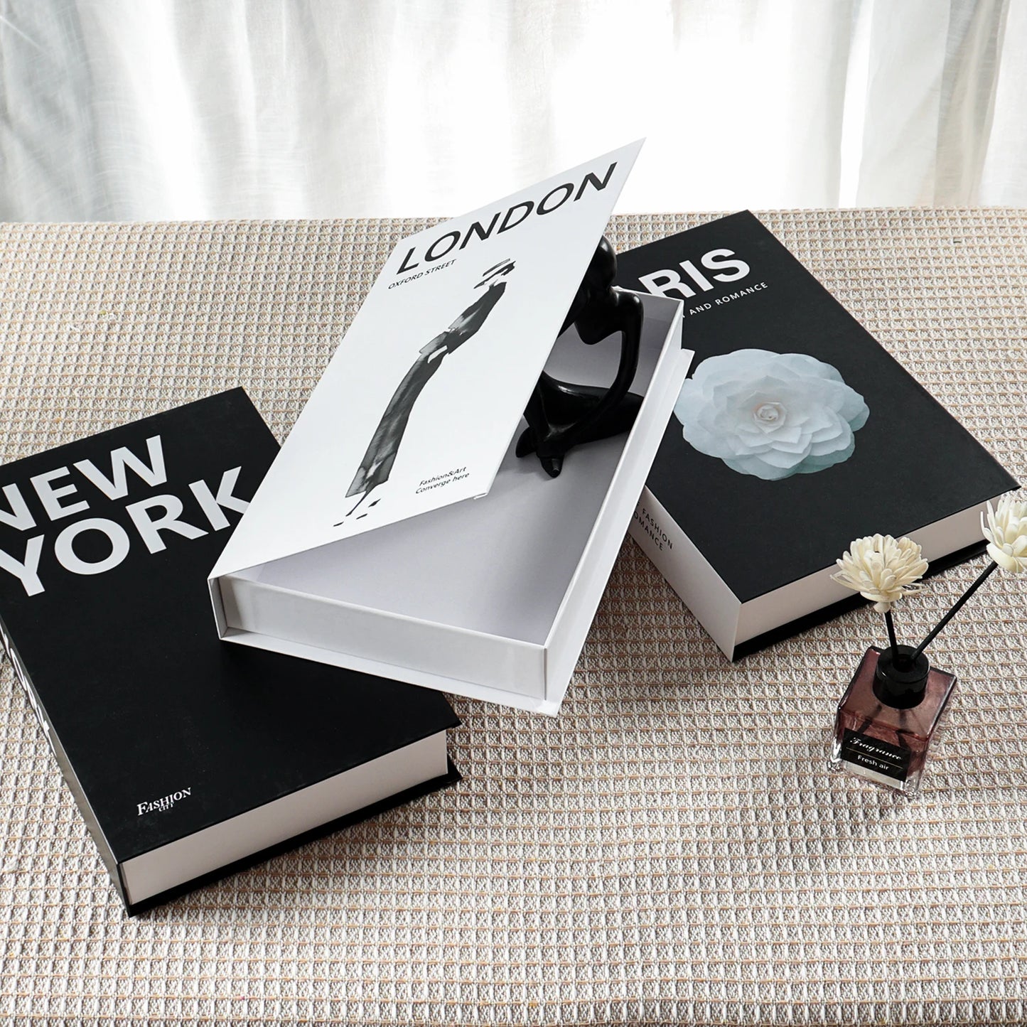 Luxury Fake Books for Decoration Openable Simulation Book Storage Box Coffee Table Books Villa Hotle Home Decor Shooting Props