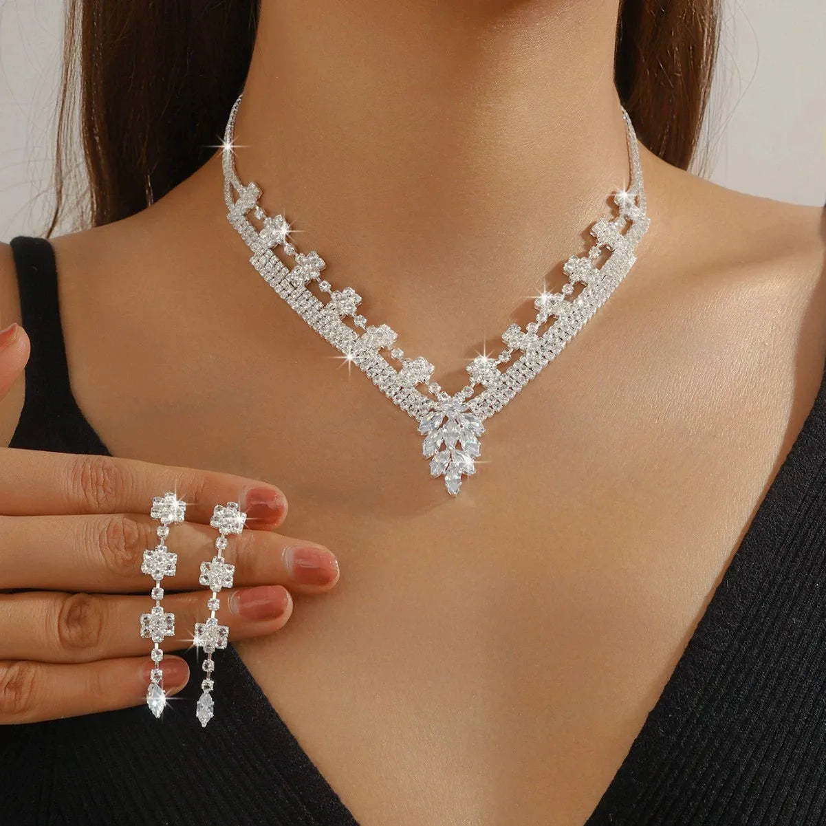 Ladies' Fashionable Silver-Plated And Diamond-Encrusted Metal Necklace, Earrings Set, Bride'S Wedding Attire And Accessories