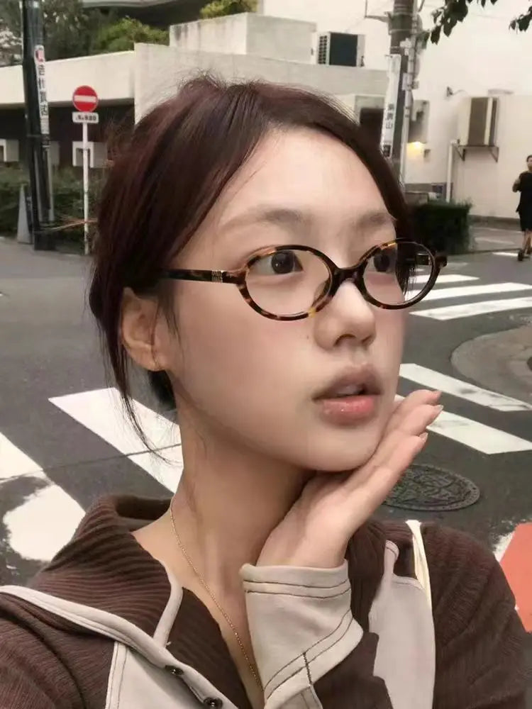 BLMUSA Retro Anti Blue Ray Photochromic Myopia Glasses Women Oval Small Frames Prescription Glasses Pop Classic Reading Glasses