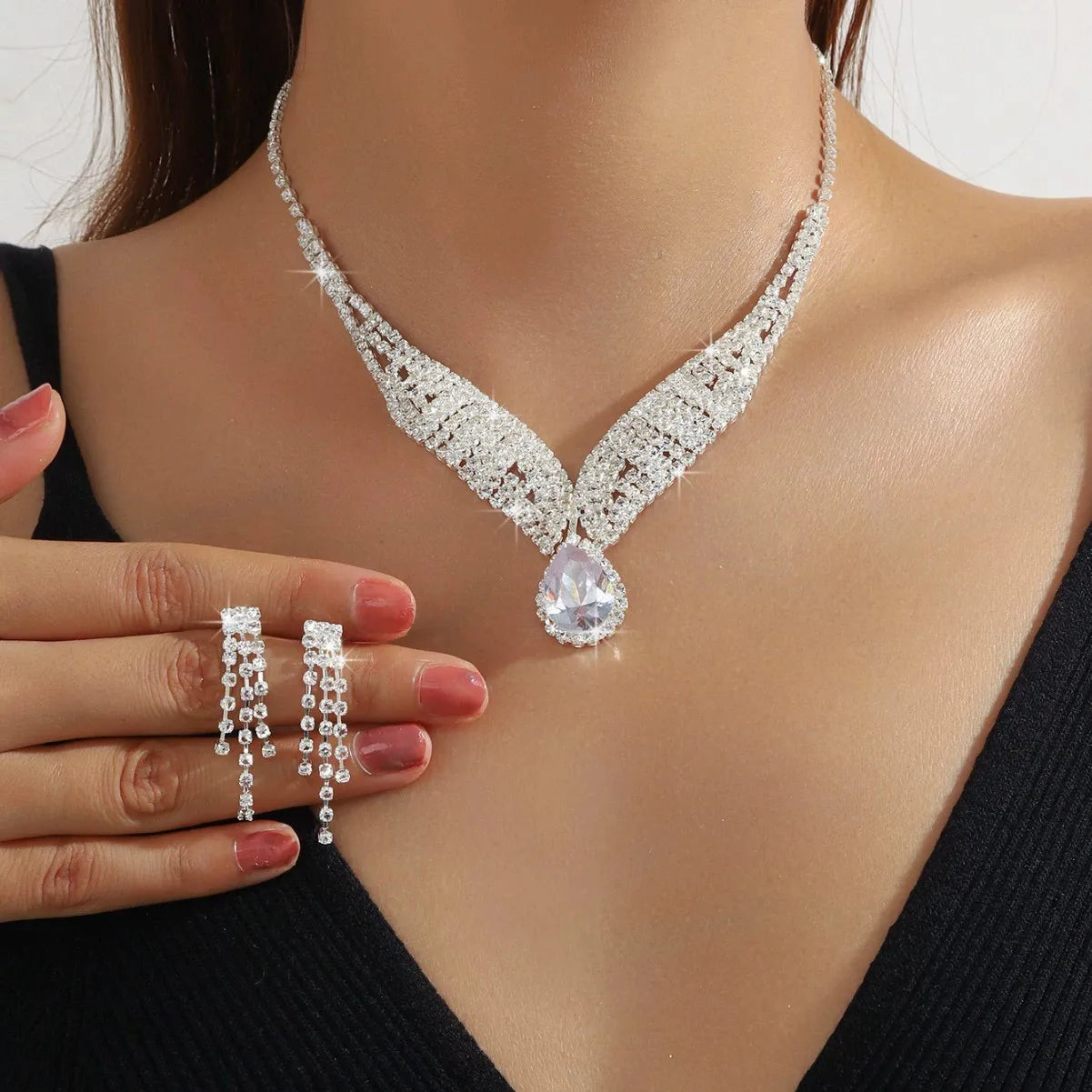 Ladies' Fashionable Silver-Plated And Diamond-Encrusted Metal Necklace, Earrings Set, Bride'S Wedding Attire And Accessories