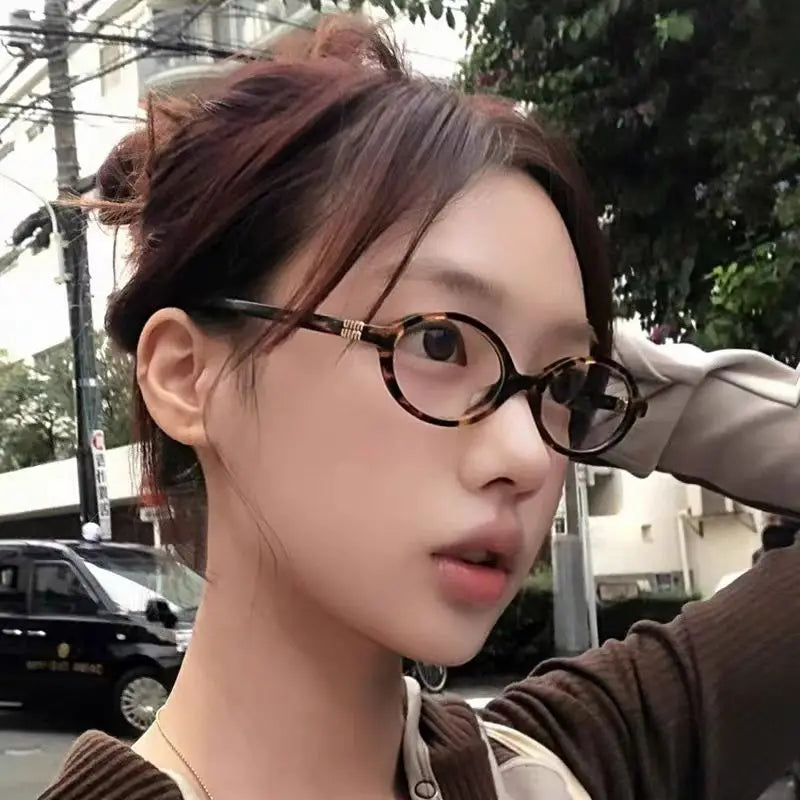 BLMUSA Retro Anti Blue Ray Photochromic Myopia Glasses Women Oval Small Frames Prescription Glasses Pop Classic Reading Glasses