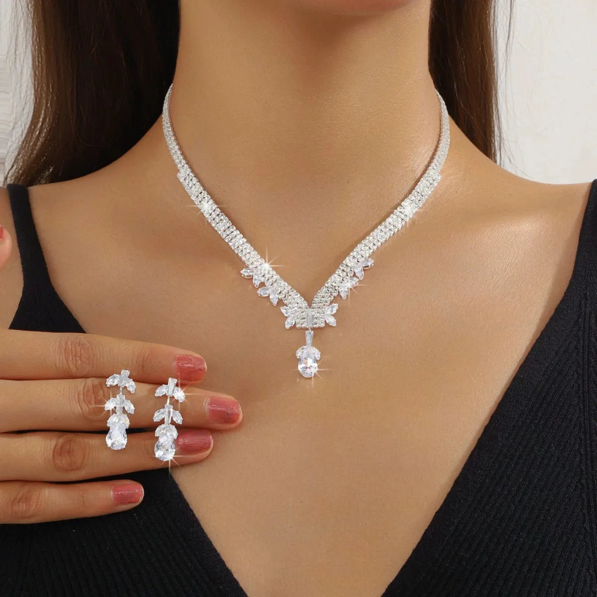 Ladies' Fashionable Silver-Plated And Diamond-Encrusted Metal Necklace, Earrings Set, Bride'S Wedding Attire And Accessories