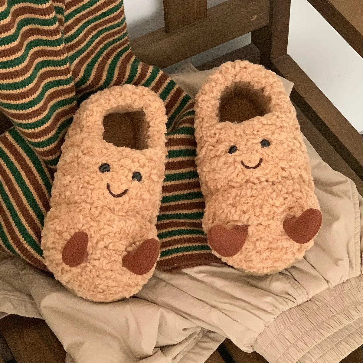 Fun Croissant Bread Cotton Slippers for Men and Women, Winter Couple Home Use, Thick-Soled Non-Slip Home Slippers for Women