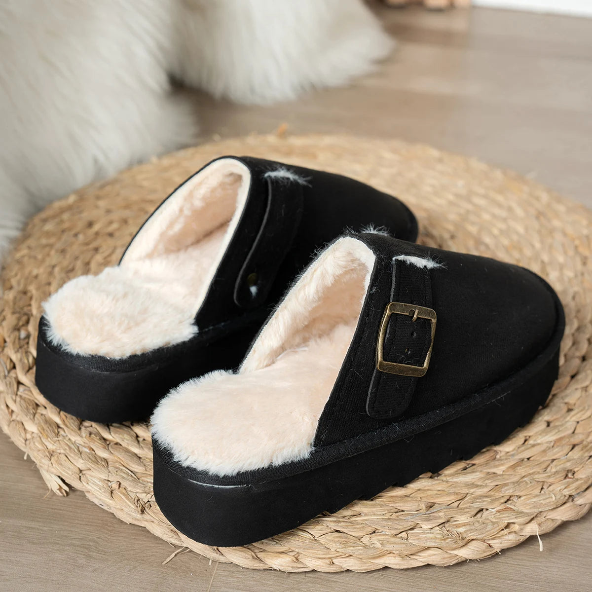 Women's winter plush lined slippers, warm, noise-reducing family slippers, easy to wear and comfortable indoor footwear
