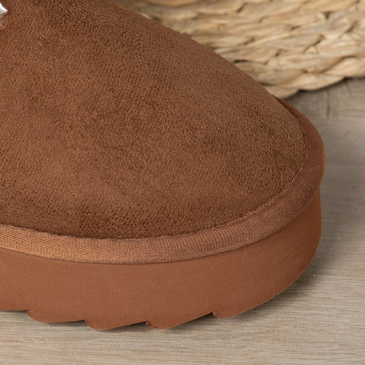 Women's winter plush lined slippers, warm, noise-reducing family slippers, easy to wear and comfortable indoor footwear